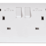 Click CMA780 Socket 2G Swd & USB 13A Whi