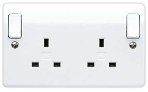 MK K2746WHI Socket 2G Dual Earth 13A